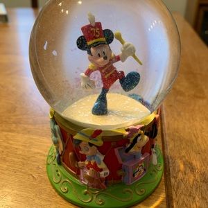 Disney Store Exclusive Mickey Mouse 75 Th Anniversary Edition Snow Water Globe